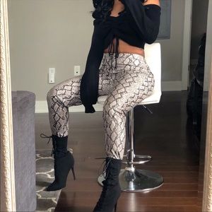 Too big for my waist! Only worn once to try it on.